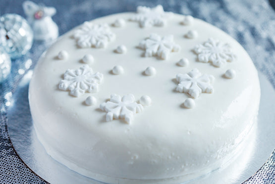 Fully Iced Round Christmas Cake